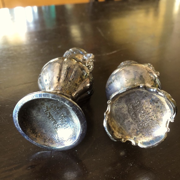 Two Baroque Wallace Silverplate Shakers - Picture 7 of 14